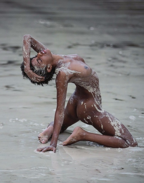 Эбони Дэвис (Ebonee Davis) голая - фото David Bellemere для календаря Nu Mu...