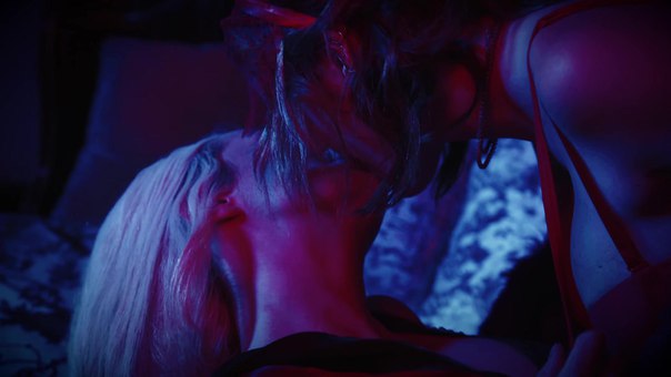 Белла Торн (Bella Thorne) в клипе Hefner (ноябрь 2017) .