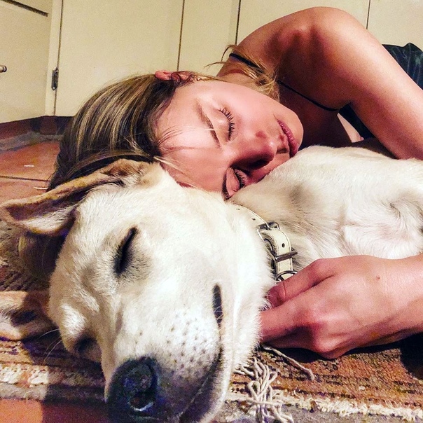 Эмбер Херд (Amber Heard) засветила грудь в Инстаграм, 31/07/2018.