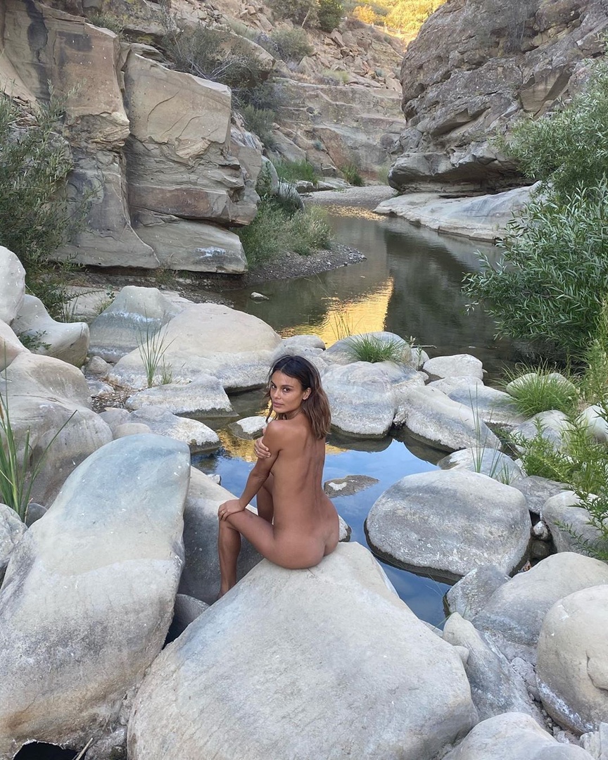 Натали Келли (Nathalie Kelley) голая в Instagram, 04/08/2020.
