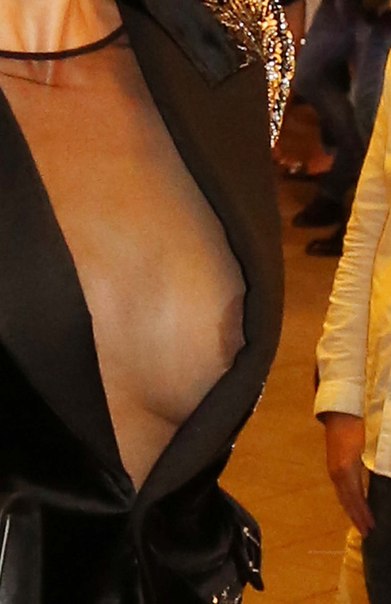 Софи Марсо (Sophie Marceau) засветила грудь в Каннах. ёры. 