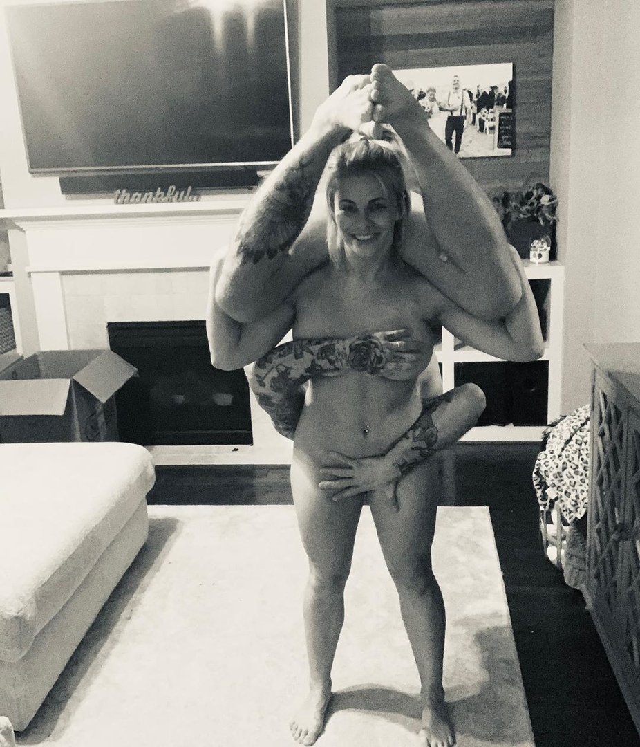 Пейдж Ванзант (Paige VanZant) на самоизоляции - Instagram (апрель 2020) -  Nudography.Life