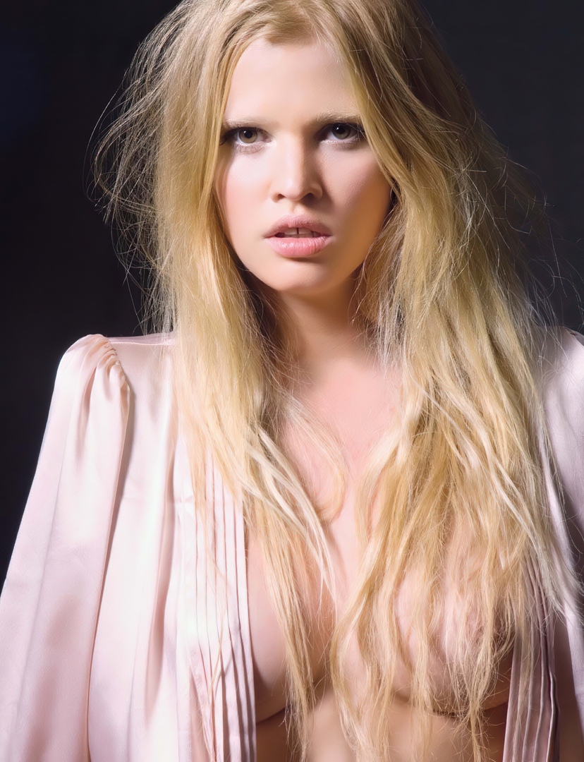 Лара Стоун (Lara Stone) голая - фото Greg Lotus для Playboy Франция  (июнь/июль 2010) - Nudography.Life