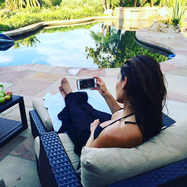 Никки Белла (Nikki Bella) отдыхает в бикини, Instagram, 24/07/2016.