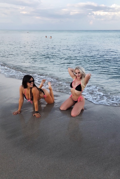 Клаудия Романи и Джесс Пикадо на пляже в Майами, 27/05/2019.